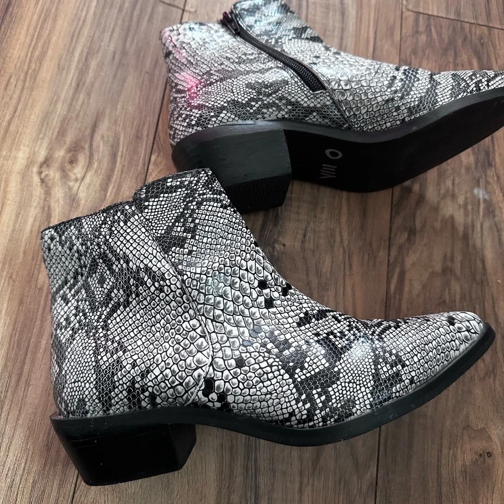 Shyanne
SHAYANNE WHITE LEATHER, FAUX SNAKESKIN DESIGN, WESTERN COWBOY size 8 - Picture 5 of 13